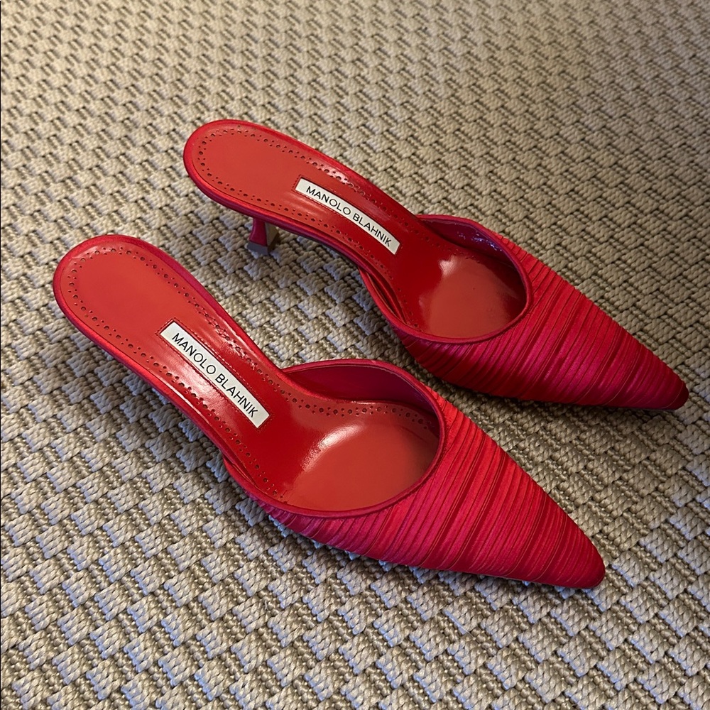 Manolo Blahnik Carolyne 50 Satin Mules - Picture 4 of 6